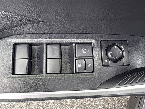 Used 2025 Toyota RAV4 LE AWD/4WD image 32