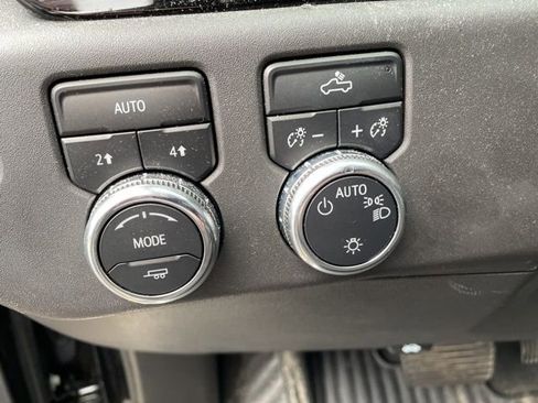 Used 2023 GMC Sierra 1500 SLE image 16