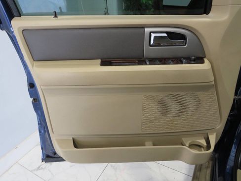 Used 2012 Ford Expedition XLT image 28