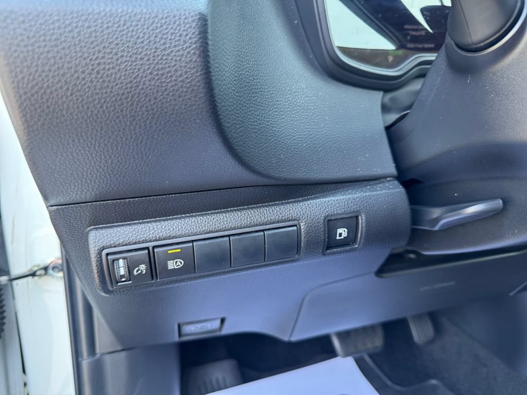 Used 2020 Toyota Corolla LE FWD image 19