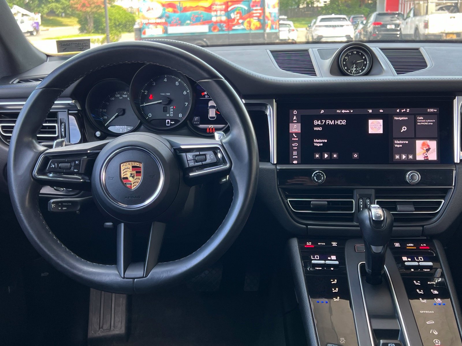 Used 2022 Porsche Macan AWD/4WD image 25
