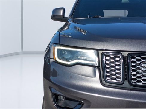 Used 2021 Jeep Grand Cherokee Laredo X image 9