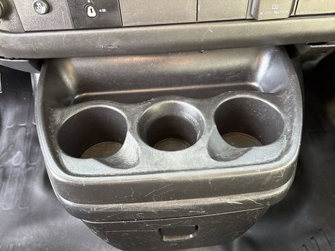 Used 2015 GMC Savana 3500 Extended image 18