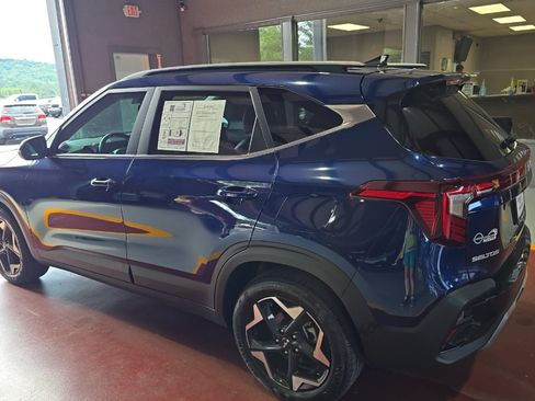 Used 2025 Kia Seltos EX FWD image 5