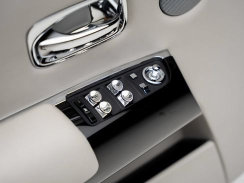 Used 2013 Rolls-Royce Phantom Drophead Coupe RWD image 57