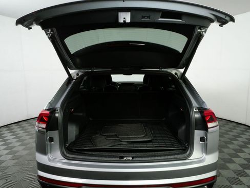 Used 2021 Volkswagen Atlas Cross Sport SE FWD image 29