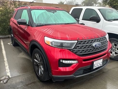 Used 2022 Ford Explorer XLT w/ Equipment Group 202A image 6