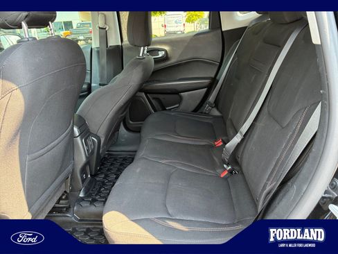 Used 2017 Jeep Compass Sport w/ Tech Group AWD/4WD image 17