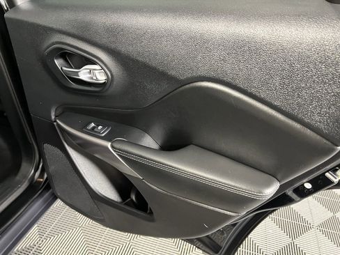 Used 2022 Jeep Cherokee Latitude Lux w/ Sun & Sound Group image 33