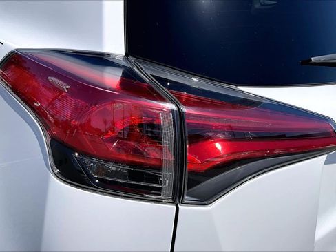 Used 2018 Toyota RAV4 XLE FWD image 26