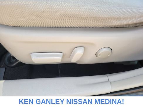 Used 2014 Toyota Camry LE FWD image 35