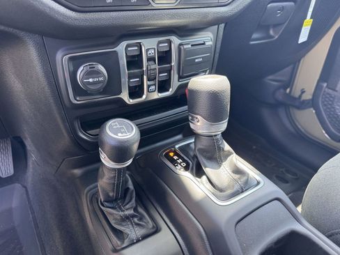 New 2025 Jeep Gladiator Sport image 15