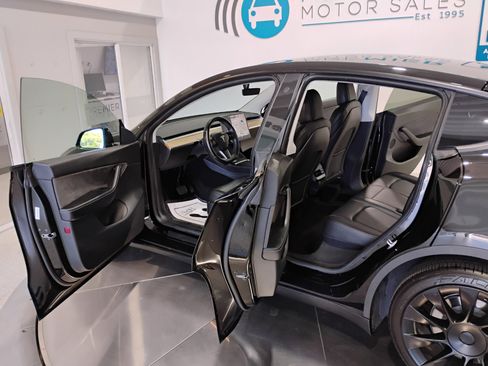 Used 2021 Tesla Model Y 2WD image 5