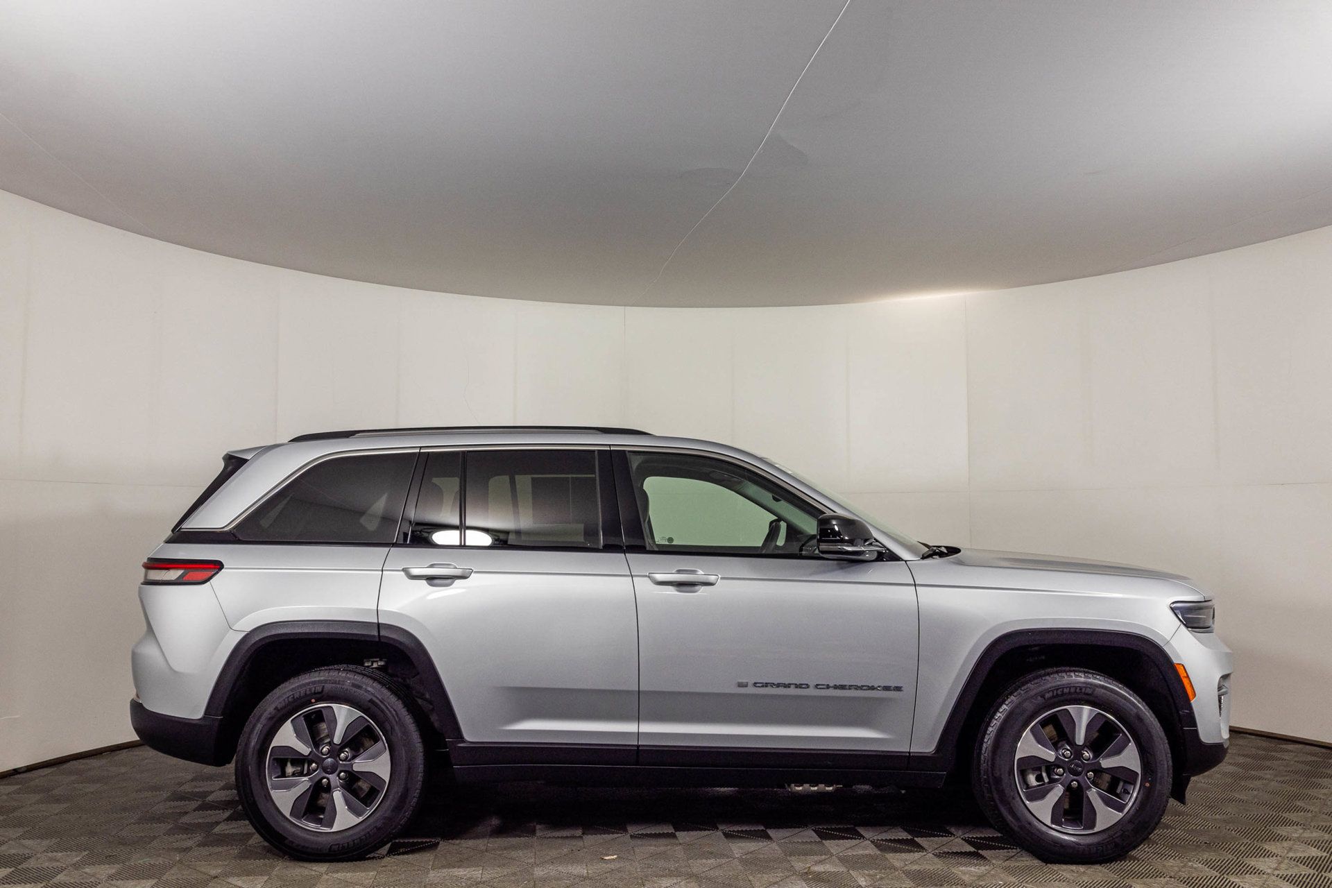 Used 2022 Jeep Grand Cherokee Limited 4xe AWD/4WD image 15