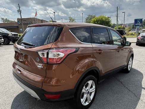 Used 2017 Ford Escape SE AWD/4WD image 4