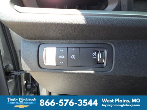 New 2026 Chevrolet Traverse LT w/ Sun and Wheel Package FWD image 20