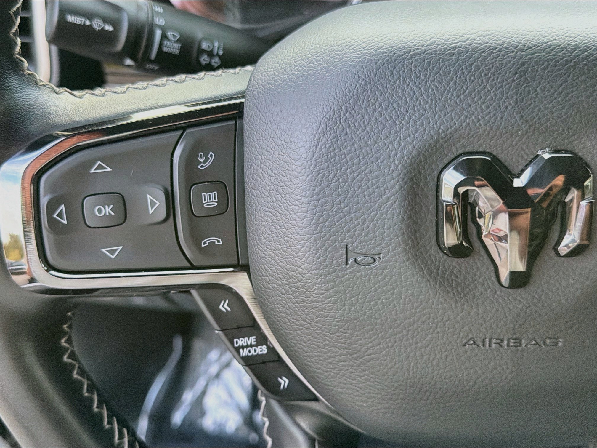 Used 2025 RAM 1500 Limited AWD/4WD image 36