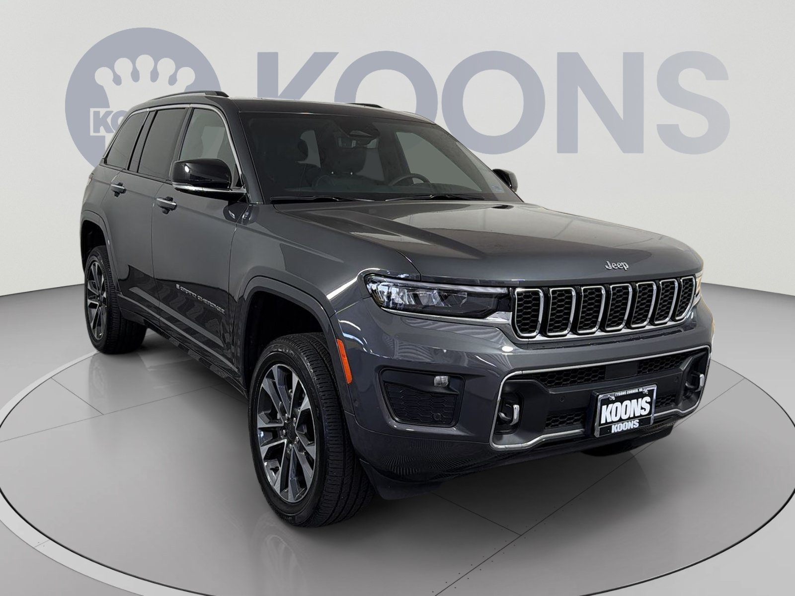 Used 2023 Jeep Grand Cherokee Overland w/ Luxury Tech Group IV AWD/4WD image 10