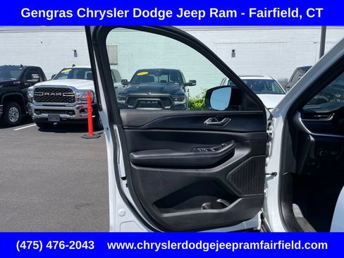 Certified 2023 Jeep Grand Cherokee L Laredo AWD/4WD image 38