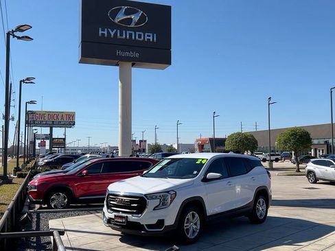 Used 2024 GMC Terrain SLE image 40