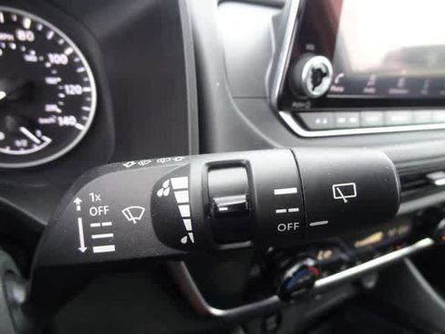 Used 2025 Nissan Rogue SV AWD/4WD image 22