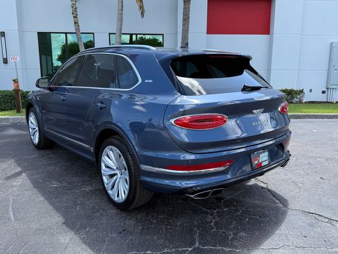 Used 2021 Bentley Bentayga image 21