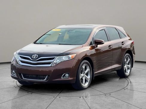 Used 2013 Toyota Venza LE FWD image 2