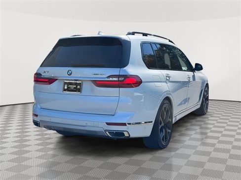 Used 2022 BMW X7 xDrive40i w/ Parking Assistance Package image 4