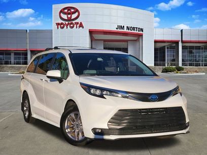 Used 2025 Toyota Sienna XLE
