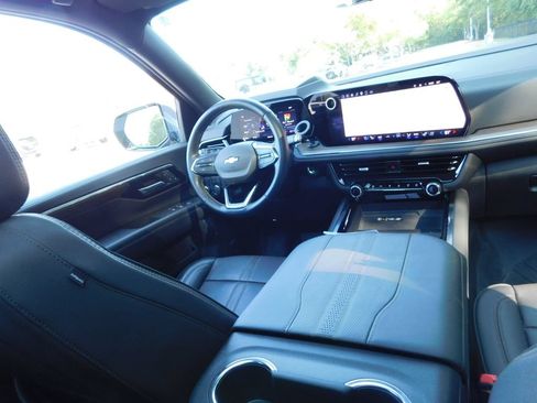 Certified 2025 Chevrolet Tahoe High Country AWD/4WD image 2