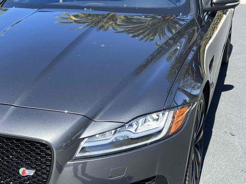 Used 2017 Jaguar XF S image 62