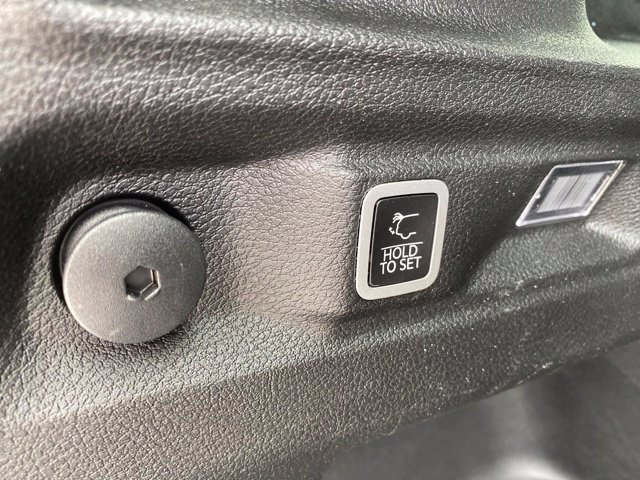 Used 2023 Jeep Grand Cherokee L Altitude AWD/4WD image 8