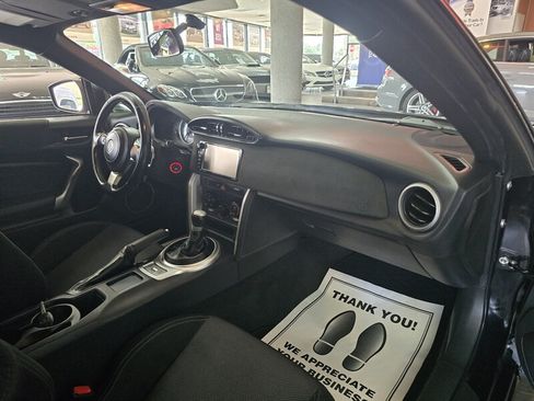 Used 2017 Toyota 86 RWD image 11