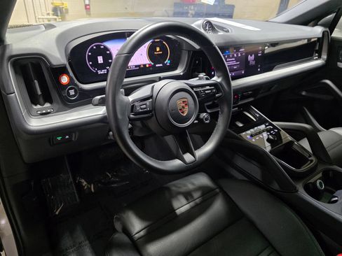 Used 2024 Porsche Cayenne Coupe AWD/4WD image 26