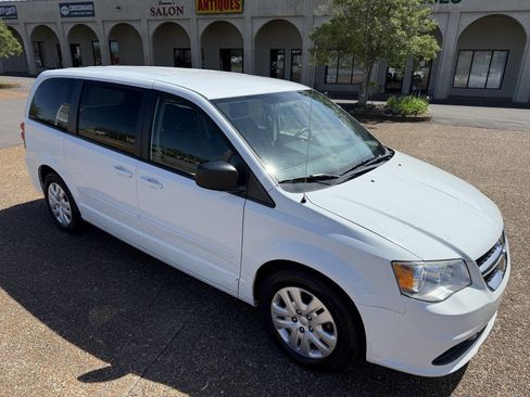 Used 2014 Dodge Grand Caravan SE w/ Quick Order Package 29E SE image 3