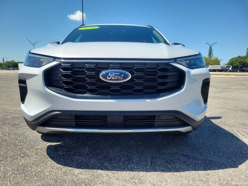 Used 2025 Ford Escape ST-Line FWD image 4