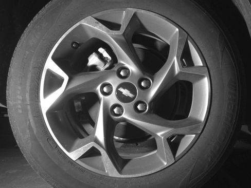 Used 2025 Chevrolet Trax LT FWD image 12