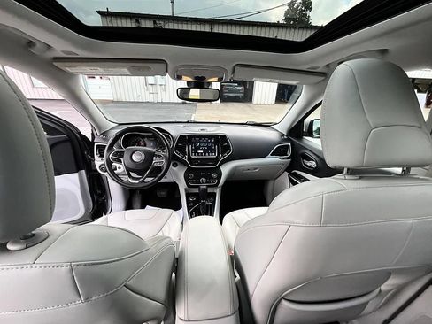 Used 2019 Jeep Cherokee Limited w/ Luxury Group AWD/4WD image 37