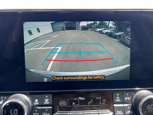 Used 2023 Toyota Highlander XLE FWD image 37