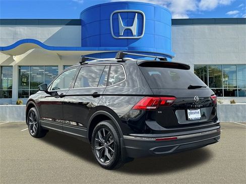 Used 2024 Volkswagen Tiguan SE image 4