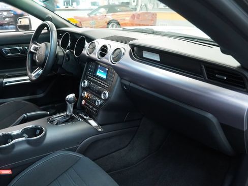 Used 2016 Ford Mustang Coupe RWD image 22
