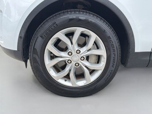 Used 2019 Land Rover Discovery SE image 40