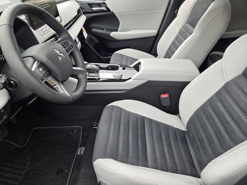 New 2026 Mitsubishi Outlander LE image 10