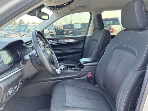 Used 2022 Jeep Grand Cherokee L Laredo w/ Luxury Tech Group I AWD/4WD image 13