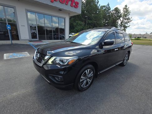 Used 2018 Nissan Pathfinder SV FWD image 3