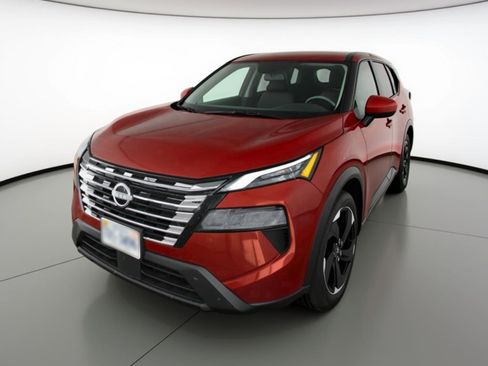 Used 2025 Nissan Rogue SV image 3