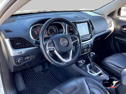 Used 2016 Jeep Cherokee Trailhawk w/ Comfort/Convenience Group AWD/4WD image 17