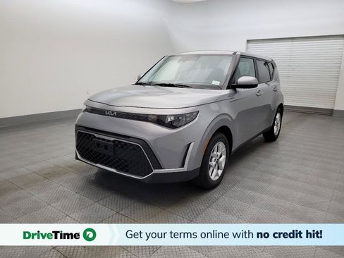 Used 2025 Kia Soul LX FWD image 1