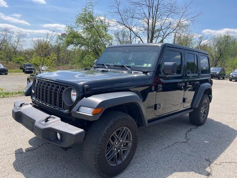 Used 2024 Jeep Wrangler Unlimited Sport AWD/4WD image 4