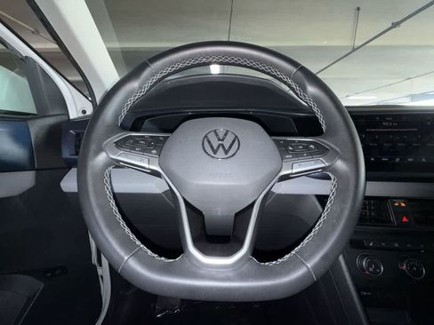 Certified 2022 Volkswagen Taos SE FWD image 15
